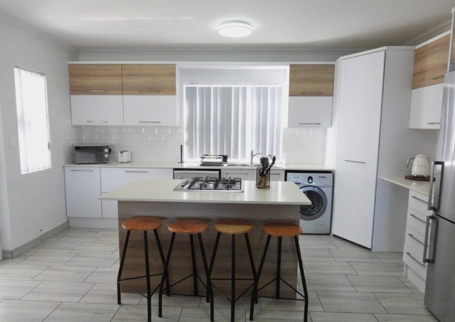 To Let 3 Bedroom Property for Rent in Aston Bay Eastern Cape